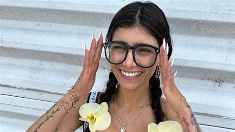 mia khalifa transando|Mia Khalifa Videos Porno .